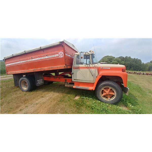 1979 LOADSTAR, GAS V8, WESTERN INDUSTRIES 16' STEEL BOX AND HOIST, 4/2 SPEED, SINGLE AXLE (DUALS) 3