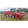 Image 2 : HESTON 6450 (1981) 18' SWATHER, DOUBLE CUT, TWIN KNIFE, CAB, GAS \, 1727.7 HOURS SHOWING SN#8453481