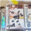 Image 5 : Huge binder hockey cards rookies