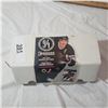 Image 13 : hockey collectibles full box of trading cards