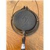 Image 1 : Waffle Iron "Taylor Forbes"