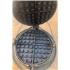 Image 3 : Waffle Iron "Taylor Forbes"