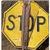 Image 2 : Yellow stop sign