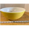 Image 1 : Pyrex Yellow Primary Bowl