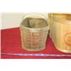 Image 4 : 3 Vintage Fruit/Apple Baskets
