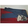 Image 2 : 2 Pairs Like New Pants + 2 Toques
