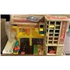 Image 1 : Lot Kids Toys - Fisher Price Garage, Fisher Price Medical Kit