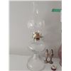Image 2 : Oil lamp and decor Cat A