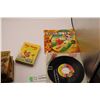 Image 4 : Buffall Bill + Buck Jones Big Little Books - Bugs Bunny miniature book + Goldilocks record