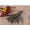 Image 2 : 2 Toy Airplanes