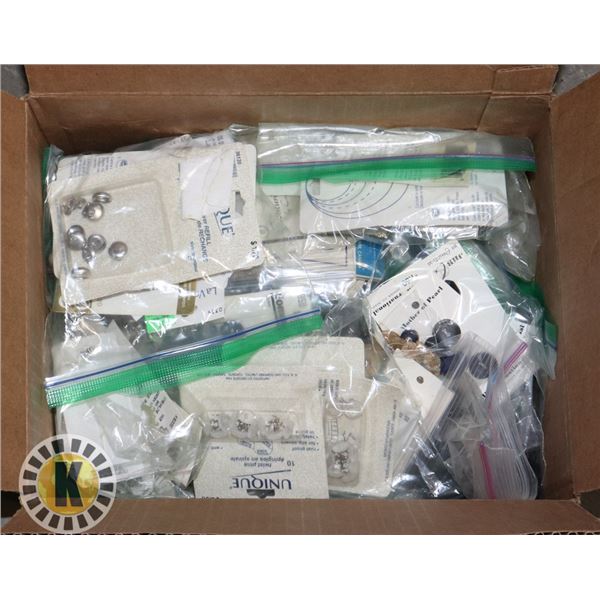 SMALL BOX OF BUTTONS