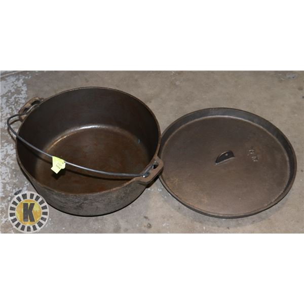 CAS IRON POT WITH LID AND HANDLE