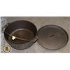 Image 1 : CAS IRON POT WITH LID AND HANDLE