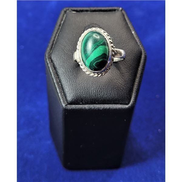 15)  NATURAL OVAL MALACHITE RING, SET IN 925