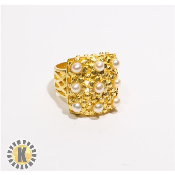 GOLD TONE PEARL RING