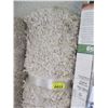Image 1 : 5' x 7' Beige Shag Area Carpet