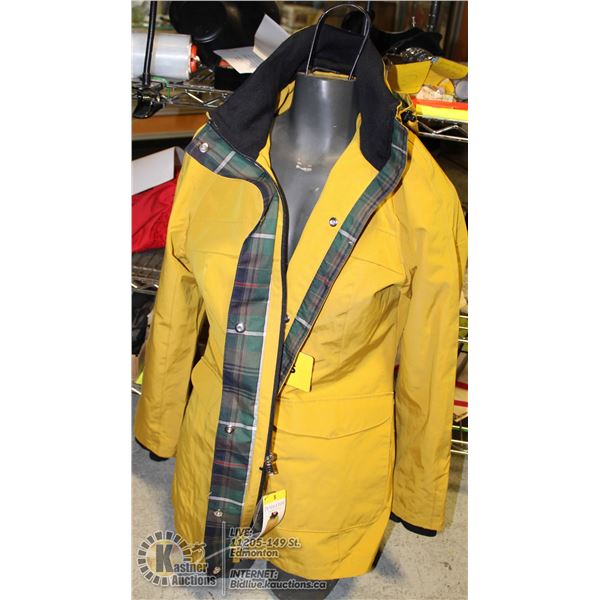 NEW PENDLETON DESIGNOR RAINCOAT WITH TAG (LARGE)