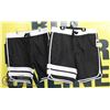 Image 1 : 2 PAIRS OF SHORTS SIZE 32 BLACK AND WHITE
