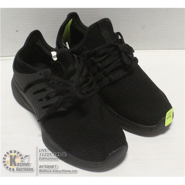 BRAND NEW BLACK SNEAKERS WOMENS SIZE 7 MENS 5