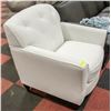 Image 1 : WHITE ARM CHAIR
