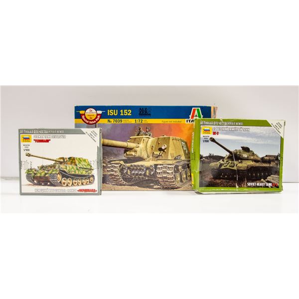 3 X 1:72/1:100 ITALERI/ZVEZDA MODEL TANKS NIB