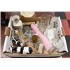 Image 1 : BOX OF MISC DECOR AND ORNAMENTS