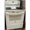 Image 1 : GE 30" ELECTRIC FREESTANDING RANGE