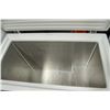 Image 2 : HOTPOINT 7.1 CU. FT. CHEST FREEZER MANUAL DEFROST