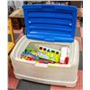 Image 2 : LITTLE TIKES TOY BIN WITH ASSORTED TOYS