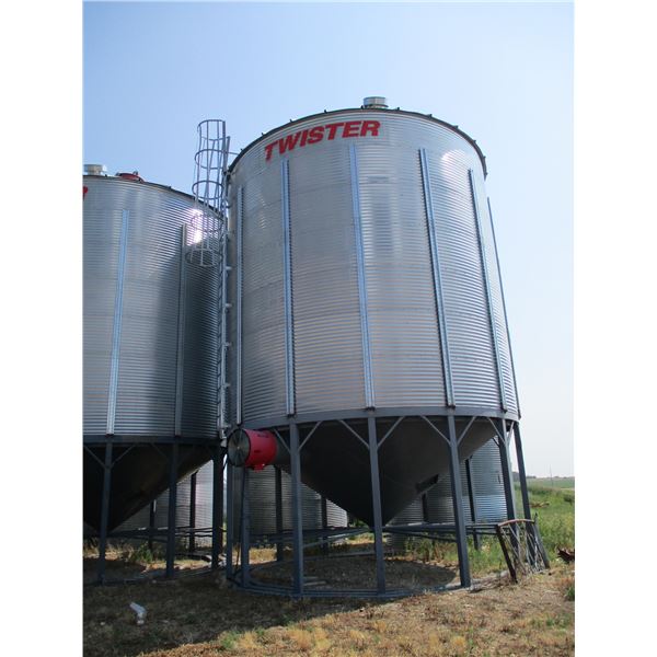 Twister 8500 Bushell Hopper Bin - with aeration fans and heat cables (7.5 hp fan motor Model# 4531)