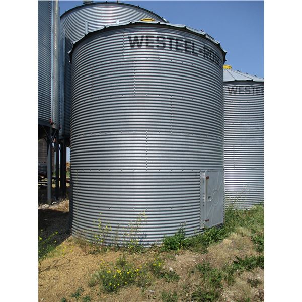 Westeel-Rosco 2000 bushel flat bottom bin