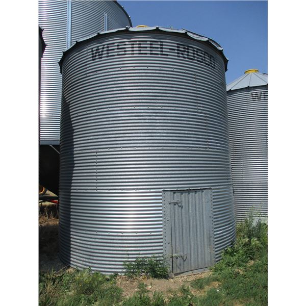 Westeel-Rosco 2000 bushel flat bottom bin