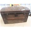 Image 1 : Rd Top Trunk 18" x 28" x 16"