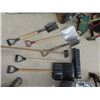 Image 3 : 6 Yard Tools - 5 Shovels, Spades & hoe