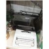 Image 1 : 2 Typewriters 1) Underwood Forum 1) Olivetti