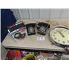 Image 1 : 2 Rotary Phones, Clock (Loose) & Pan-Vue Automatic