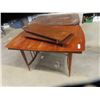 Image 1 : Table 32" x 48" x 36" Plus 2 12" Leaves