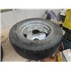 Image 2 : 2 Tires - 1 Rim - 215/ 55 R 16