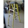 Image 2 : Featherlite Fiberglass Step Ladder 6' & Carpenters Belt