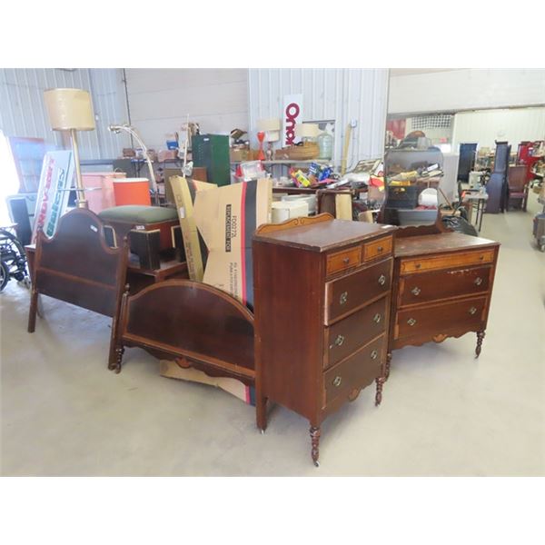 3 PC BR Suite, Dresser - 36  x 36  x 18  plus Mirror 30  x 22 , Dresser 40  X 28  x 12  , & Bed 48  