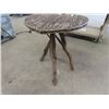 Image 1 : Willow Heart Shaped Stand
