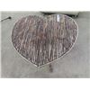 Image 2 : Willow Heart Shaped Stand