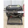 Image 2 : Underwood Typewriter 1907 Working Plus Book