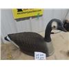 Image 2 : 12 Canadian Goode Decoys & Bag