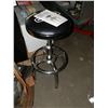 Image 1 : Garage Stool