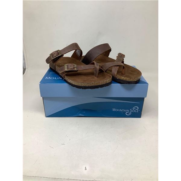 Mountain Sole Ladies Leather toe loop sandals Size 7