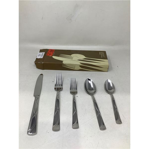 Lennox Flatware setting 5 pce NEW