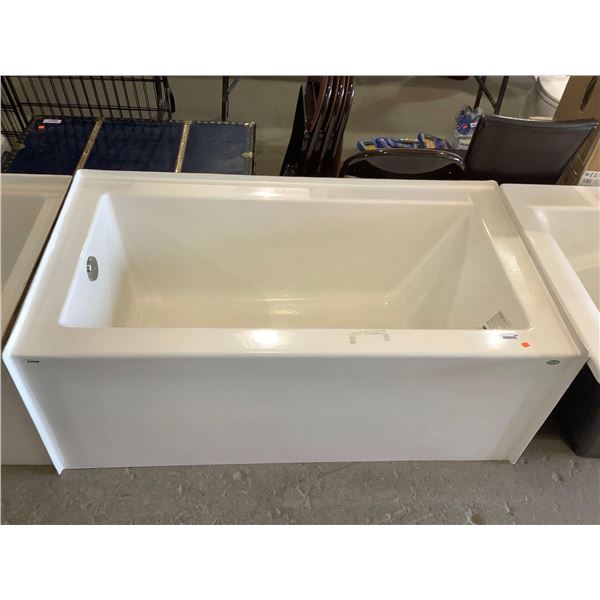 NEW Floor Model Altrek Tub (31 1/2in x 59 1/2in)