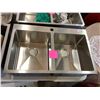 Image 5 : Stainless Steel Dual Bowl Sink w/ Accessories (20 3/4in L x 31in W)