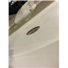 Image 3 : American Standard Porcelain Sink (16 1/2in x 16in)